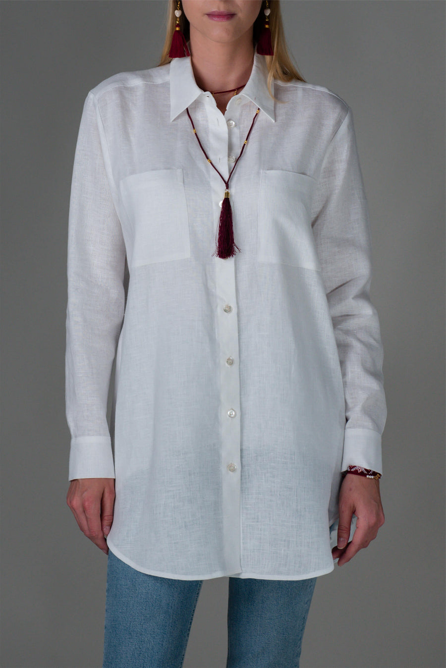 Naravna bela lanena srajca z dvemi žepi za ženske od brezčasne mode Ta'Shi