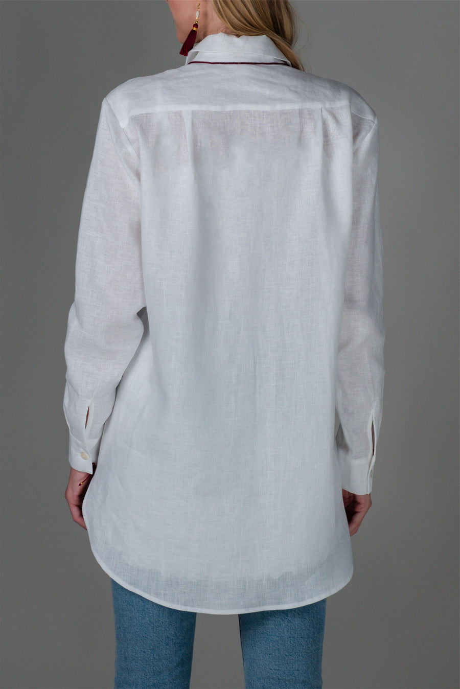 Unikatna in naravna bela lanena srajca Amaja z žepi od brezčasne Ta'Shi